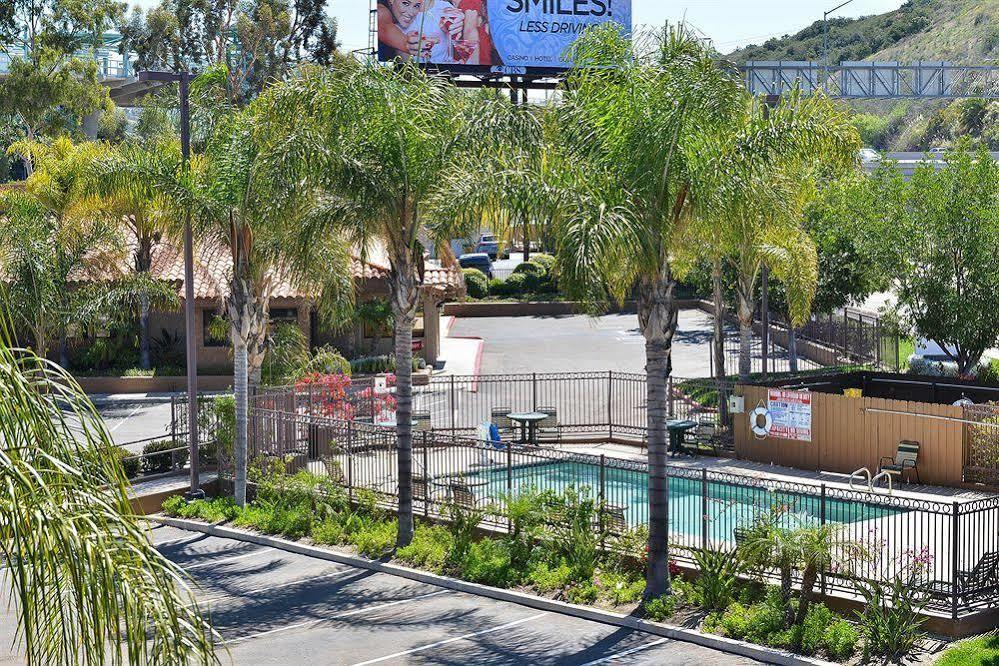 Motel 6 San Diego - Mission Valley Exterior foto