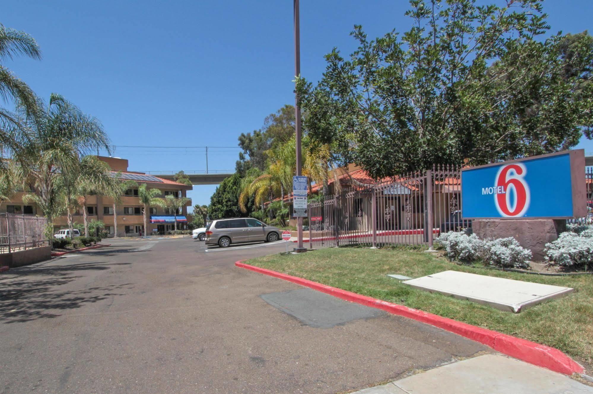 Motel 6 San Diego - Mission Valley Exterior foto
