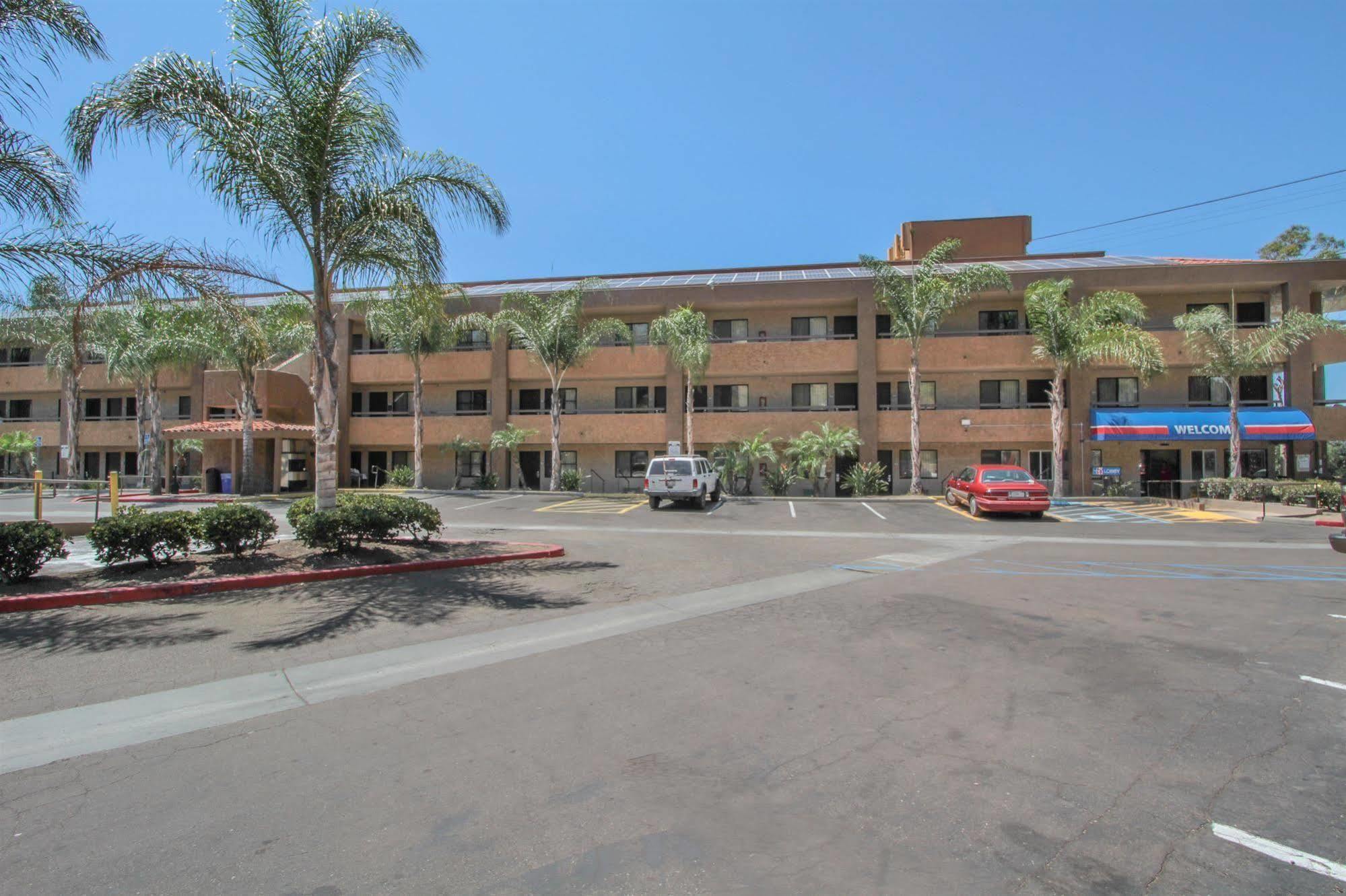 Motel 6 San Diego - Mission Valley Exterior foto