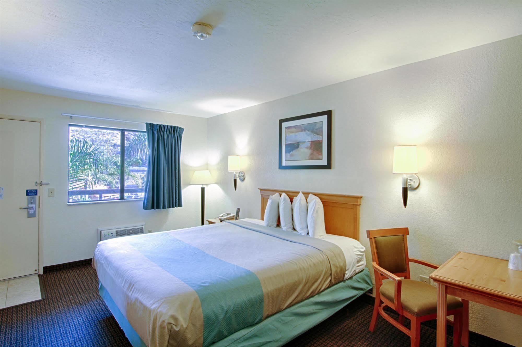Motel 6 San Diego - Mission Valley Exterior foto