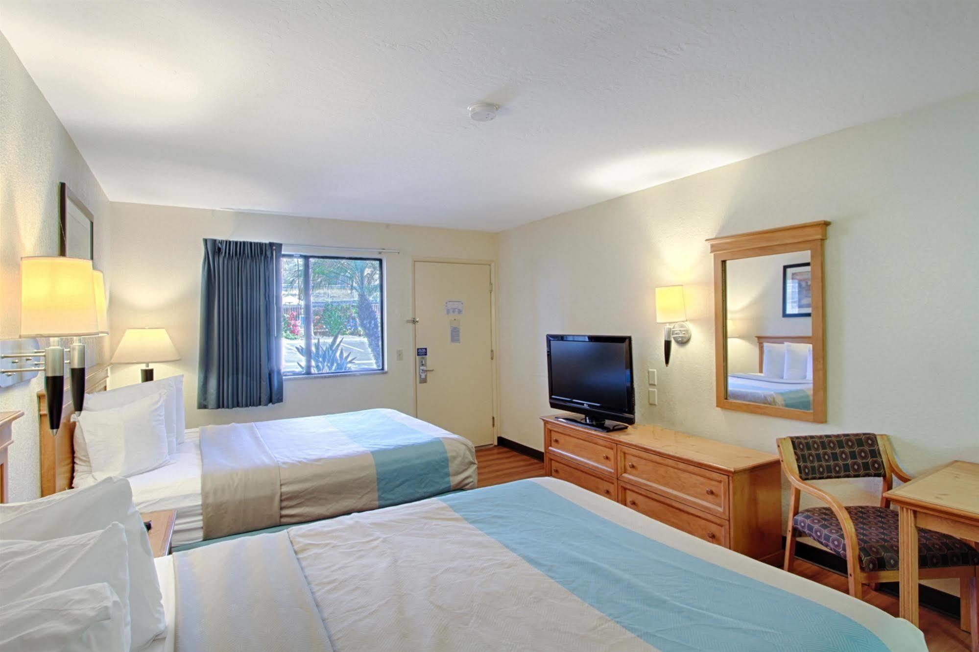 Motel 6 San Diego - Mission Valley Exterior foto