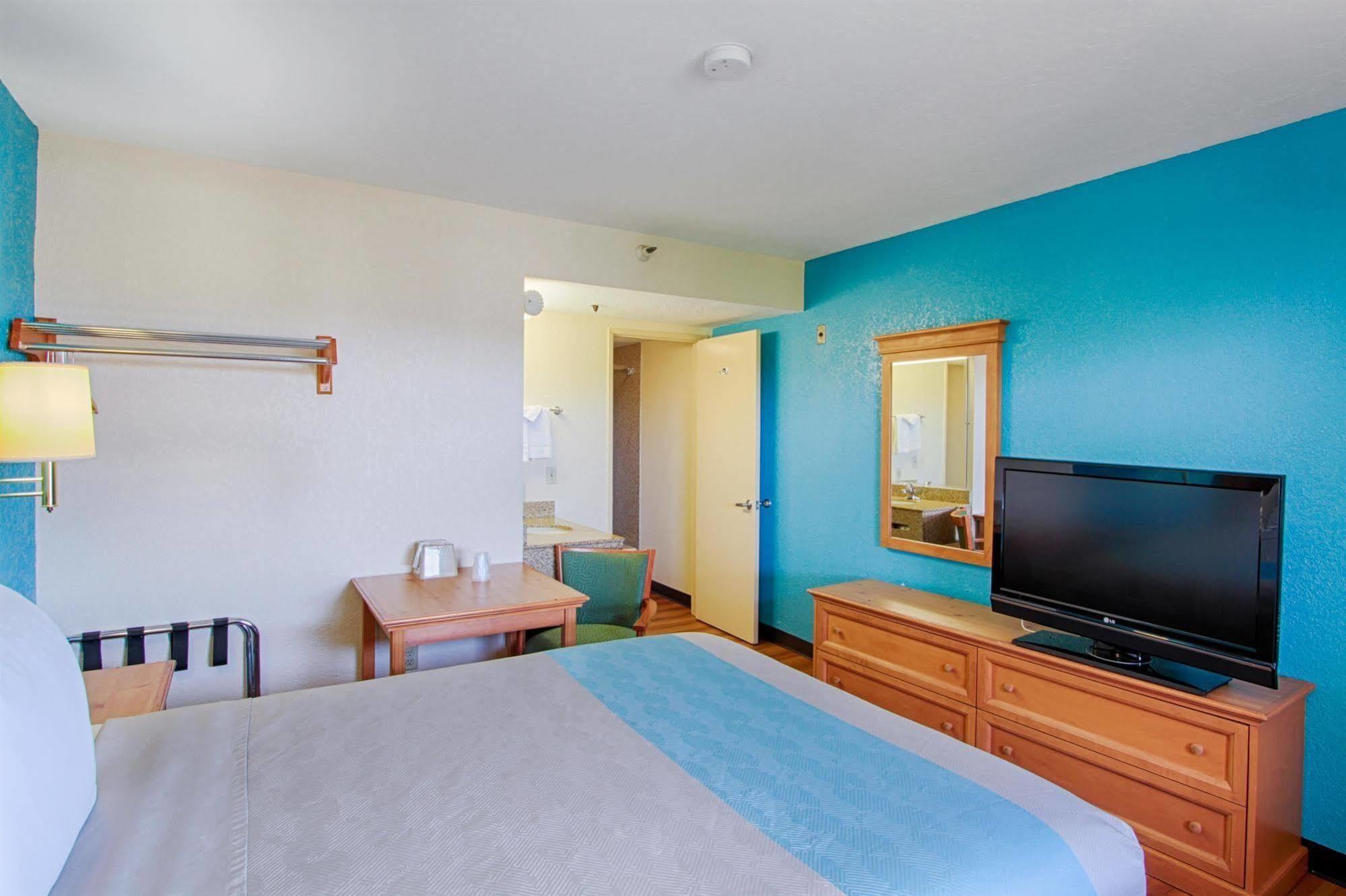 Motel 6 San Diego - Mission Valley Exterior foto