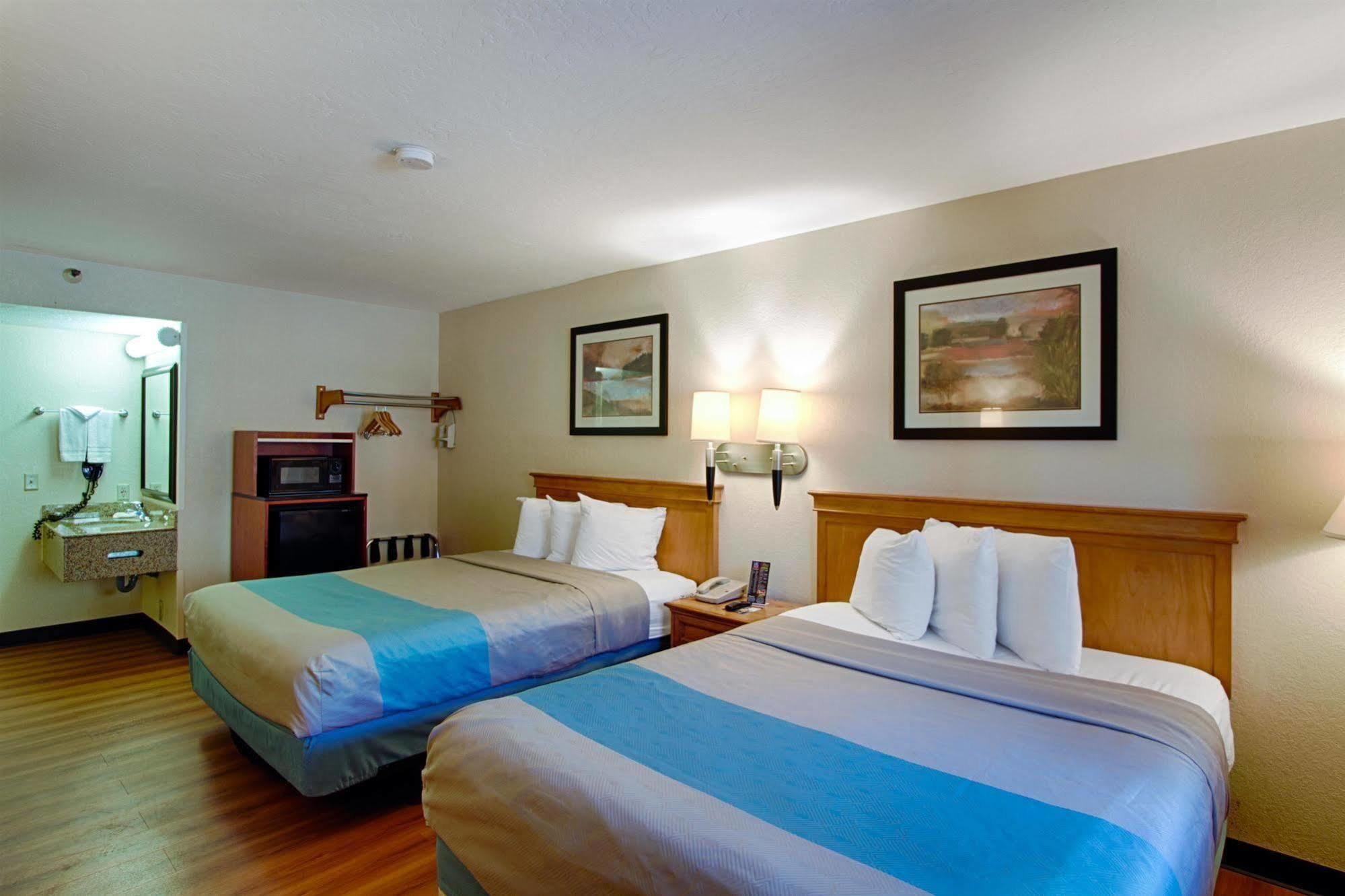 Motel 6 San Diego - Mission Valley Exterior foto